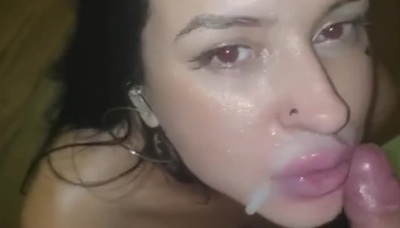 Пьяная аварка жадно отсасывает фаллос кавказцу до извержения спермы