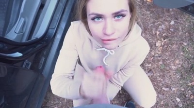 Русская женщина трахается на природе с пасынком в тайне от мужа